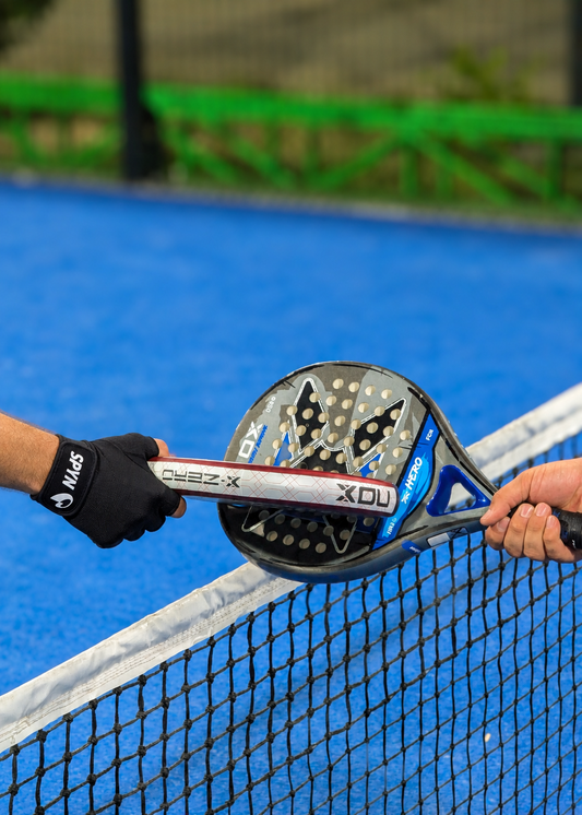 Mains qui transpirent au padel : 6 solutions pour garder une bonne prise